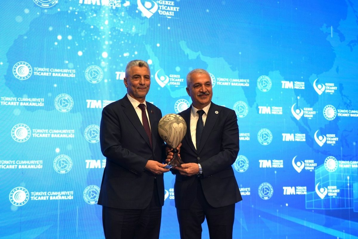 GEBZE TİCARET ODASI, TİCARET BAKANI PROF. DR. ÖMER BOLAT’IN KATILIMIYLA İHRACATIN LİDERLERİNİ ÖDÜLLENDİRDİ